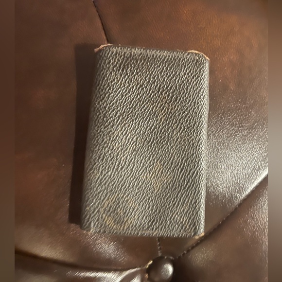 Louis Vuitton Key Holder - Picture 5 of 5